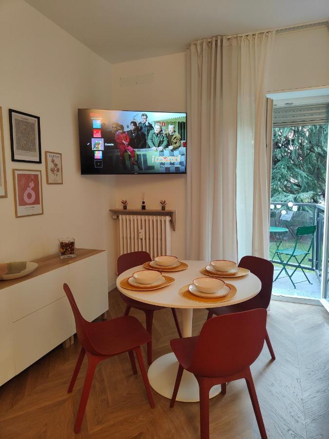 Elegante Bilocale A Milano Con Balcone Apartment Luaran gambar